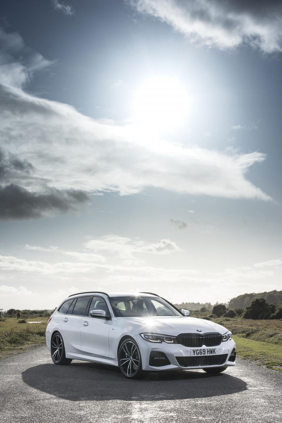  BMW 330i Touring M Sport (G21) 2019 года  (UK) (фото 29 из 32)